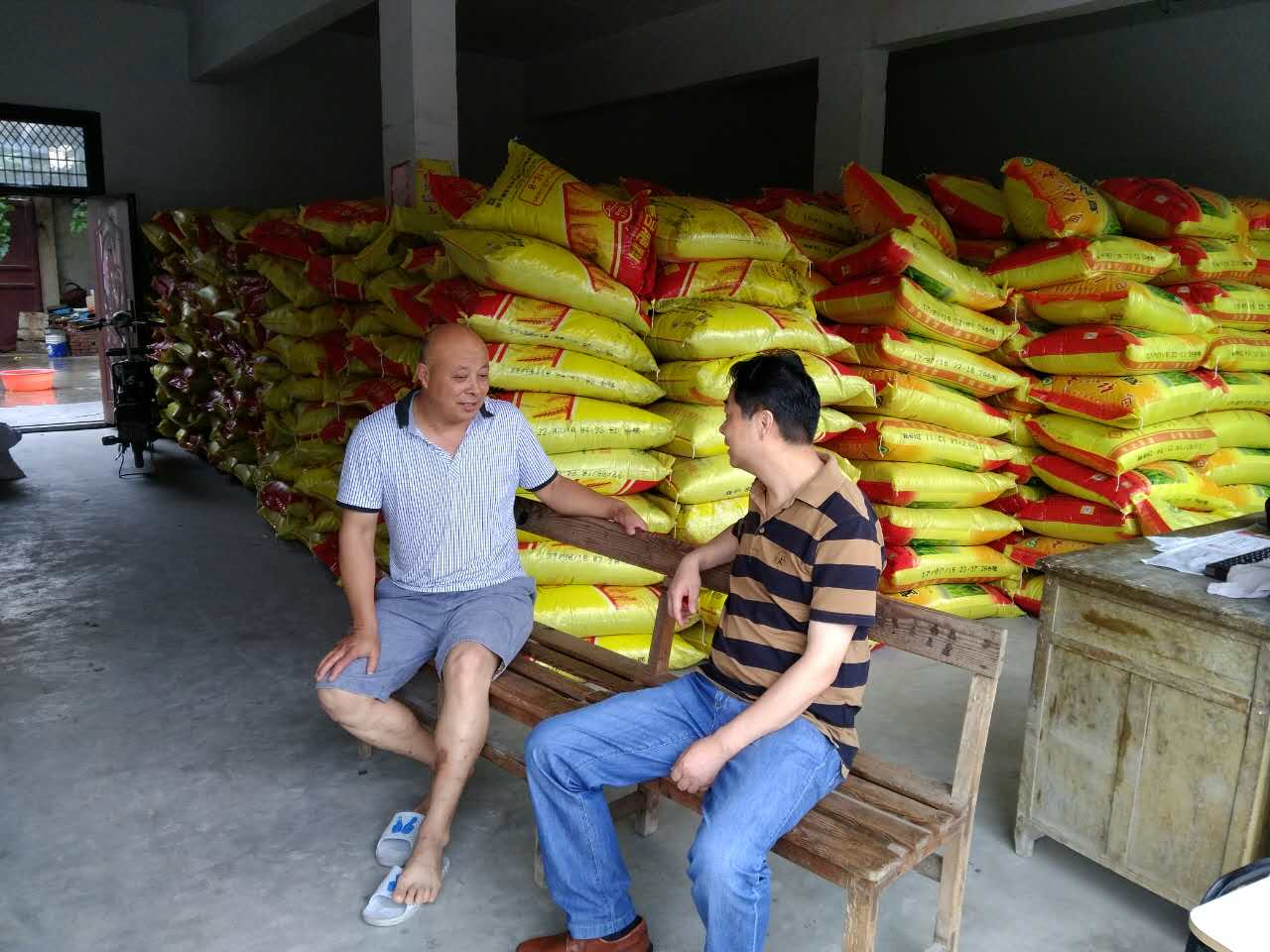 陈总走访宿州复合肥直供商，了解当地复合肥市场。